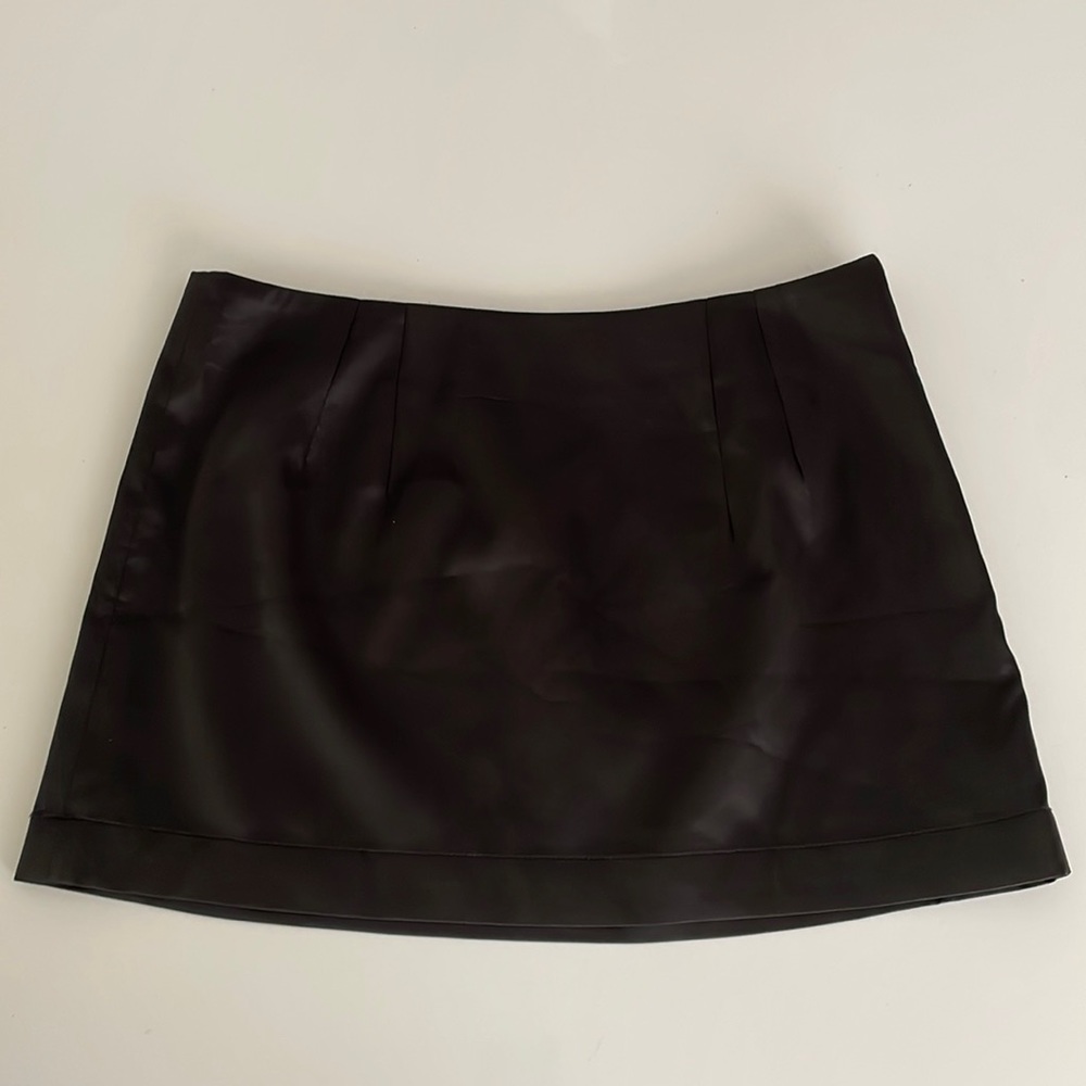 Medium Twik par Simons Mini Skirt Black Satin Look